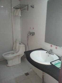 Wuhan Tianlun Holiday Hotel Exterior photo