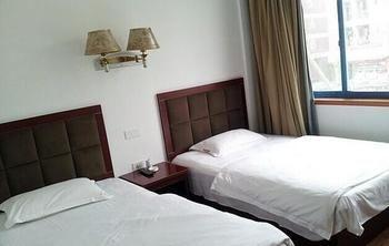 Wuhan Tianlun Holiday Hotel Exterior photo